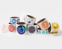 Runda etiketter i olika storlekar med personlig design